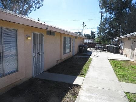 2nd image of 450 W 5th St