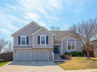 361 Ash Ln, Lansing, KS 66043