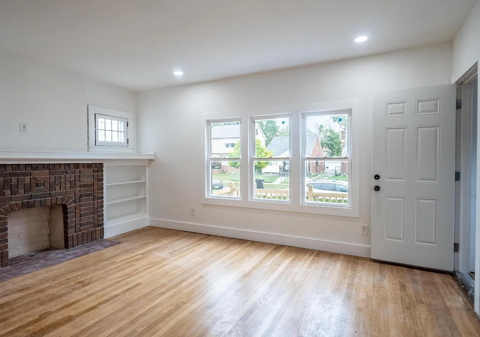 4373 Balfour Rd - Upper Apt 2 — Photo 3