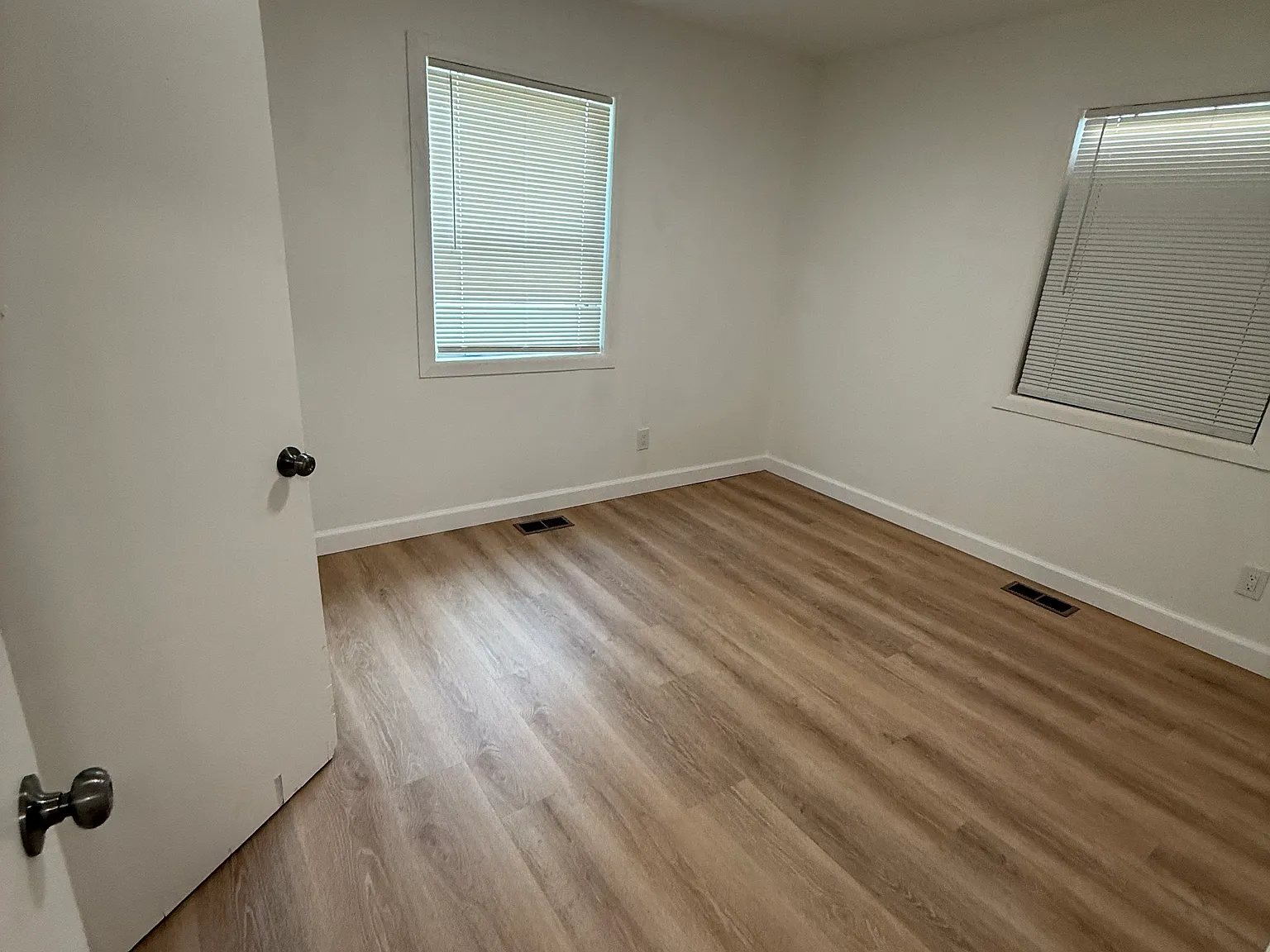 6 bed, 1450 sqft, $1,600 — Photo 3