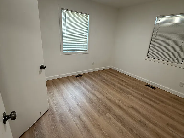 1507 E Arnold St — Photo 3