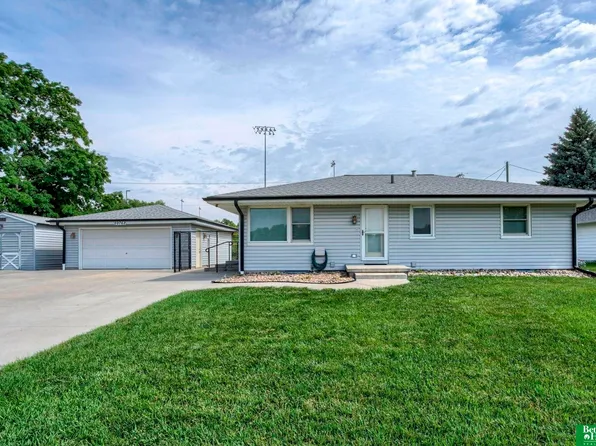 20762 Elkhorn Dr, Elkhorn, NE 68022
