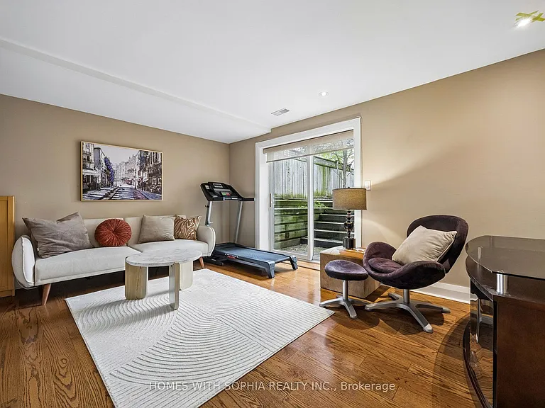 162 Glenvale Blvd — Photo 40