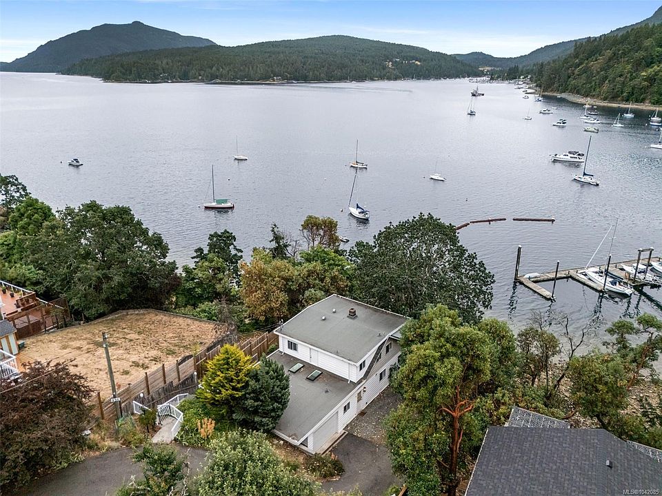 1st image of 936 Arbutus Ave