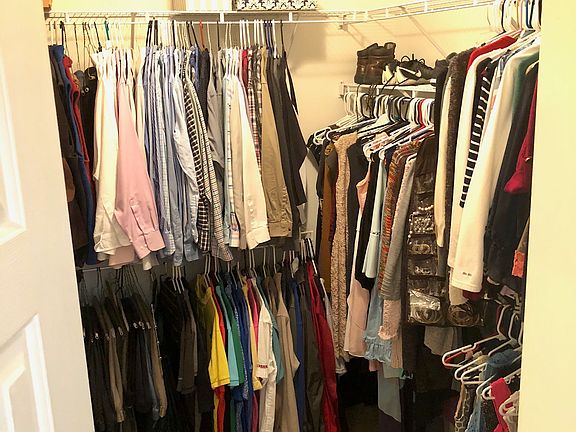Walk-in closet - Master