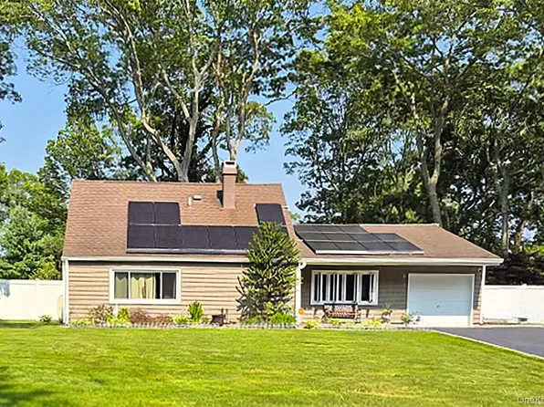 1039 Sipp Avenue, Medford, NY 11763