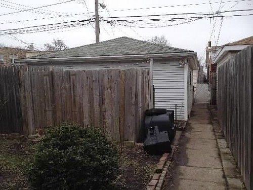 4th image of 5428 W Schubert Ave