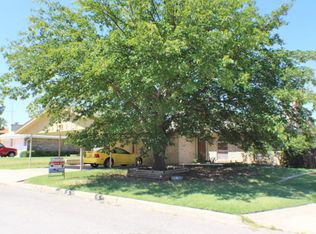 5721 NW Cedarwood Dr, Lawton, OK 73505