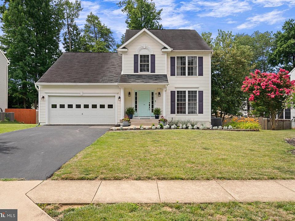1st image of 19 Sharpsburg Ln