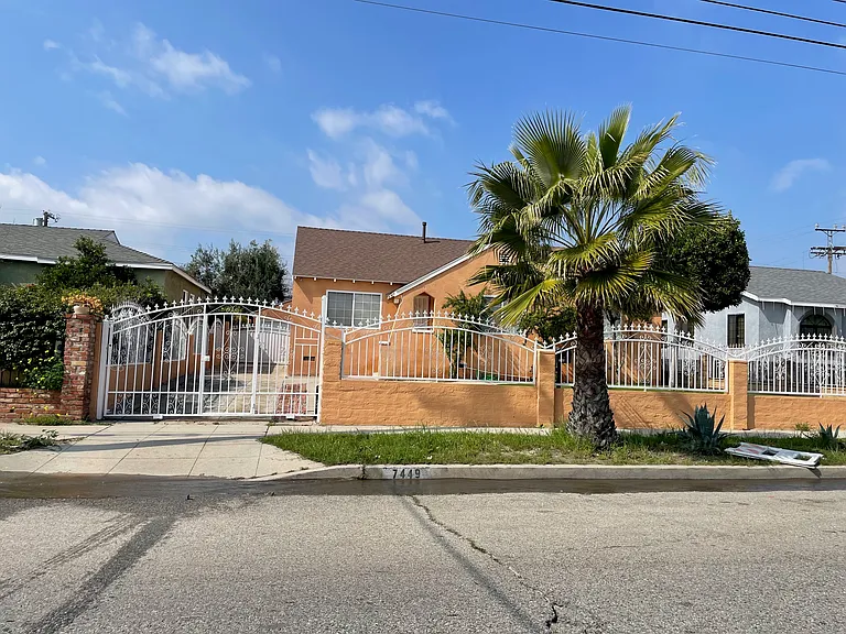 7449 Tujunga Ave — Photo 1