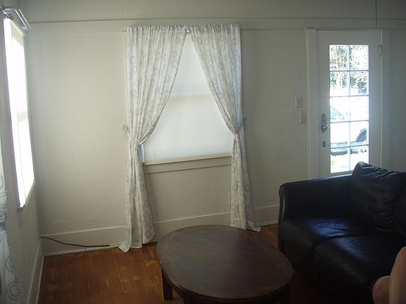 4th image of 218 W Culver Ave