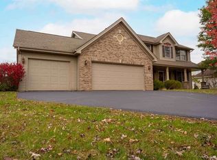 9915 Rambouillet Rdg, Roscoe, IL 61073