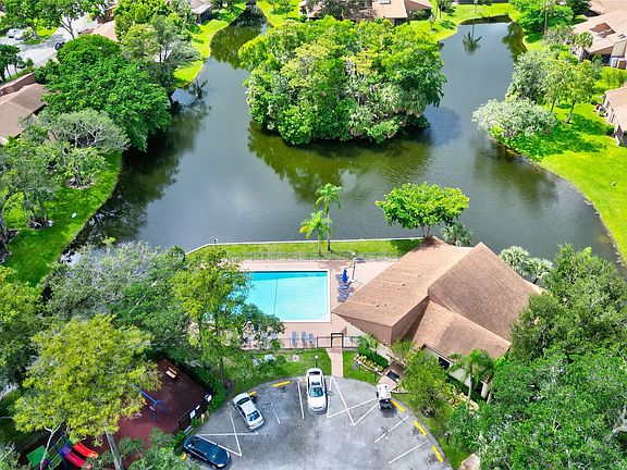 5th image of 6185 Live Oak Court #C