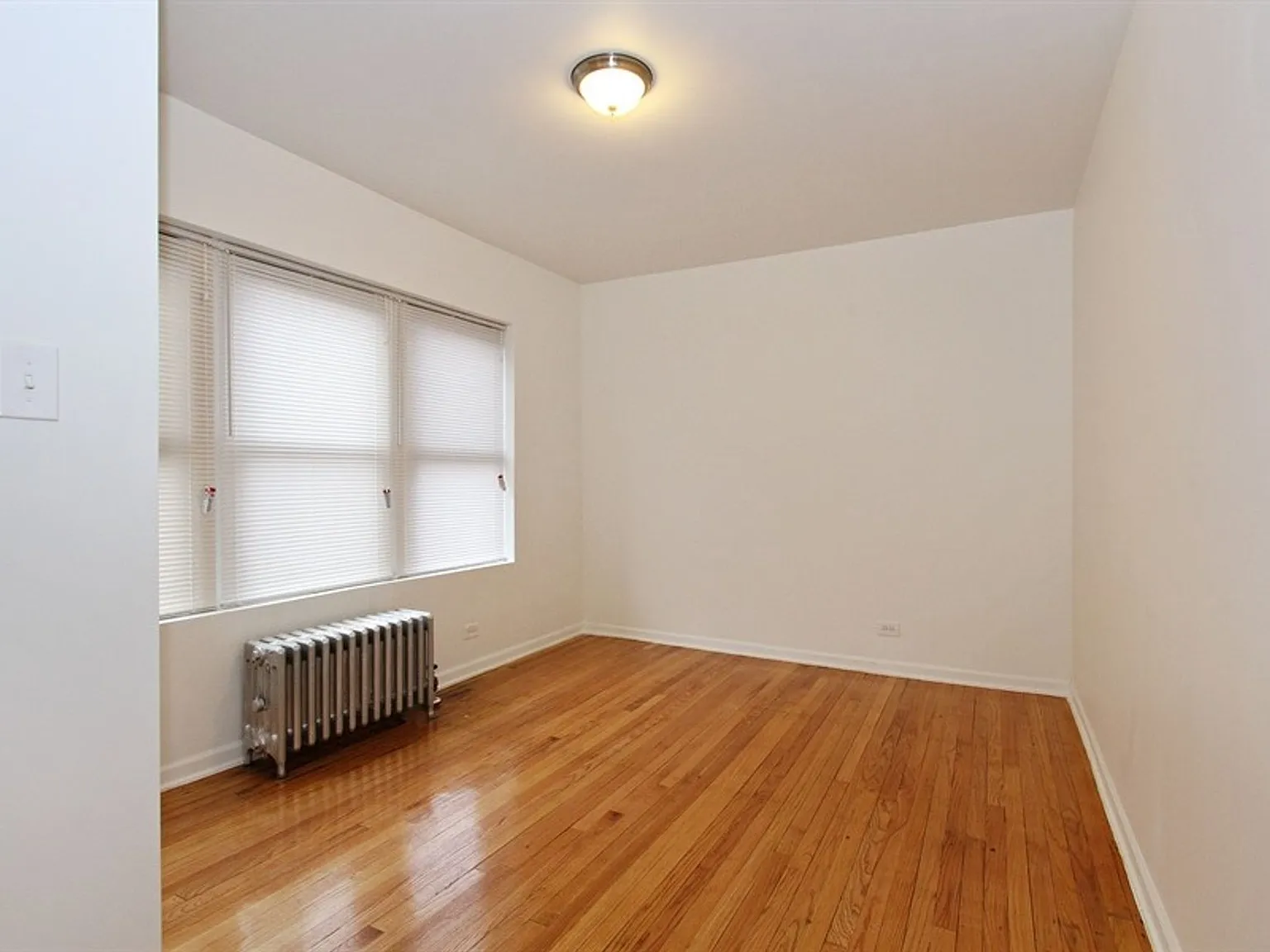 7653 S Loomis — Photo 3