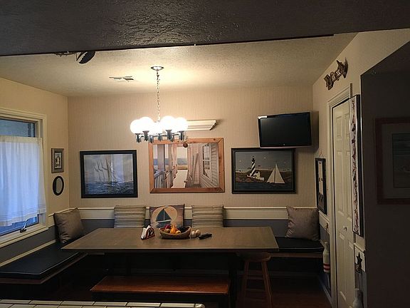 Built in kitchen nook