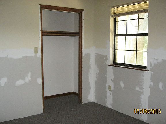 3rd image of 329 SW Wild Rose Ct