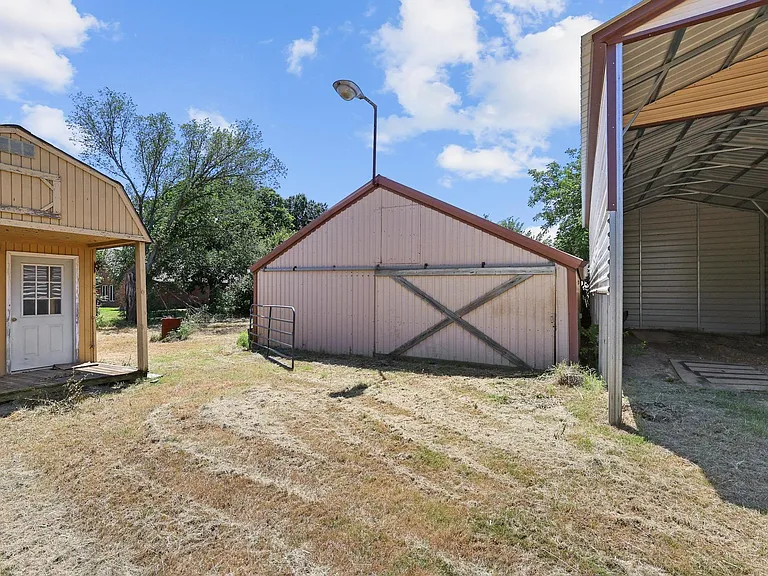 12869 FM 1385 — Photo 32