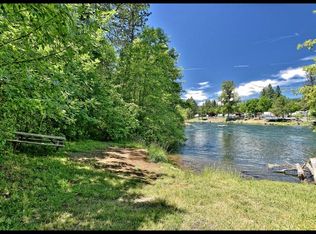 100 Fir St, Shady Cove, OR 97539