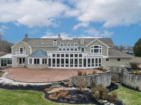 590 Versailles Dr, Dayton, OH 45459