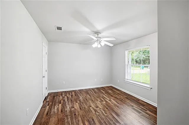 3 bed, 2.0 bath, 1426 sqft, $1,700 — Photo 4