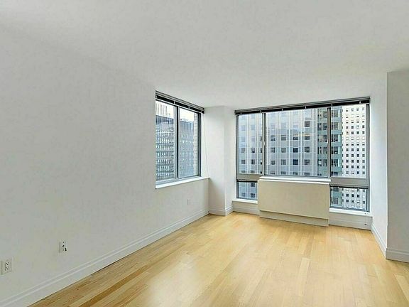 3rd image of 150 E 44th St APT 40B
