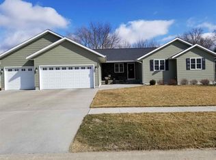 1468 Lawrence Ave, Camanche, IA 52730