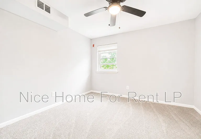 2602 N Jefferson St #B32 — Photo 8