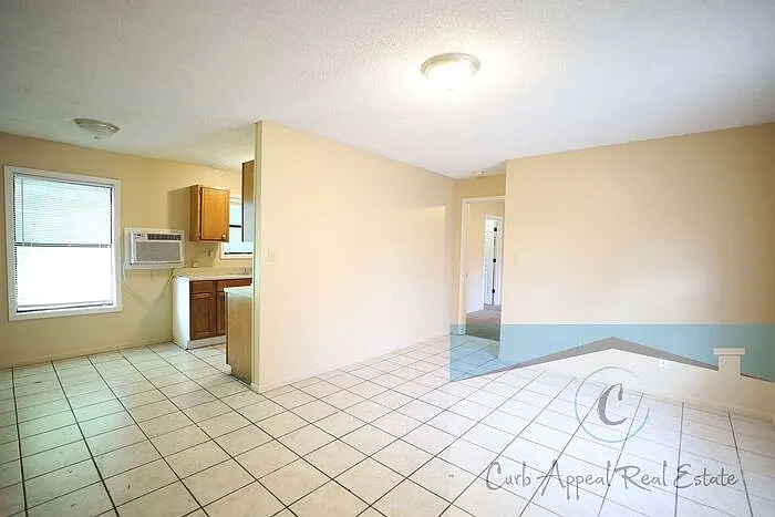 113 N Rogers St #3 — Photo 6