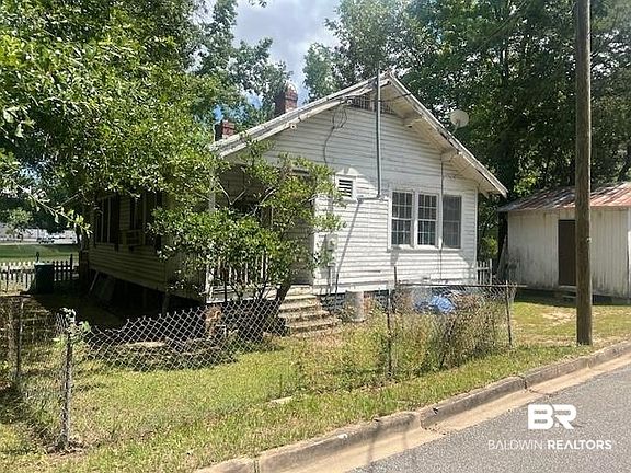 4th image of 321 Grant St