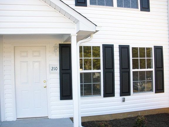4th image of 210 Thunderbird Cir