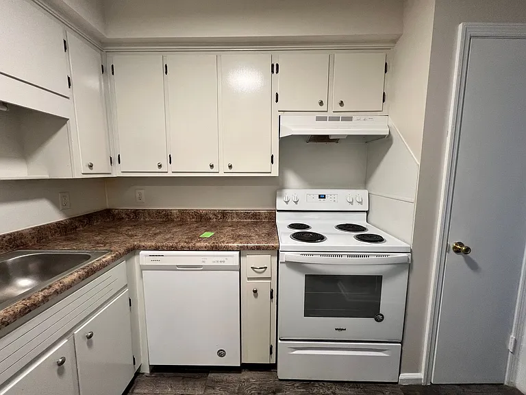Oak Grove Village Apartments — Photo 9