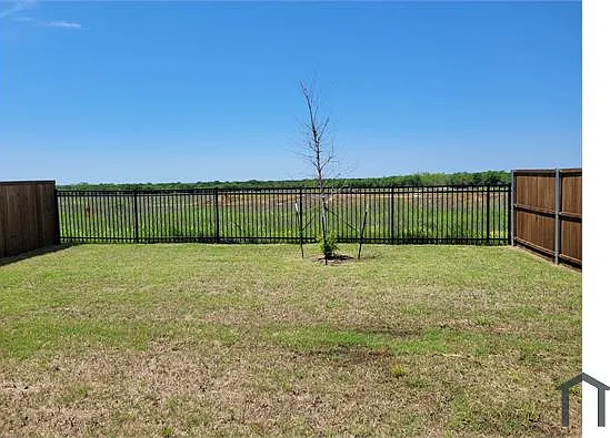 2401 Green River Rd — Photo 16