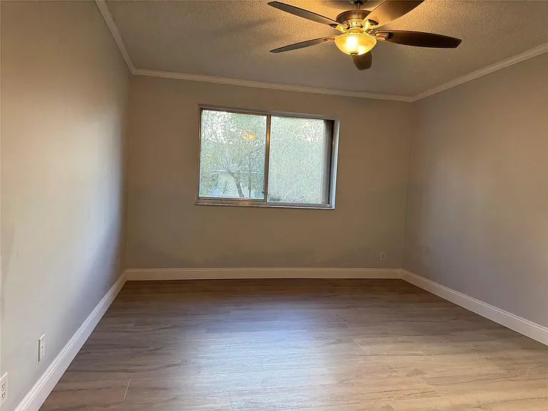 606 Gardens Dr — Photo 10