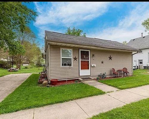 416 Bristol St Photo 1