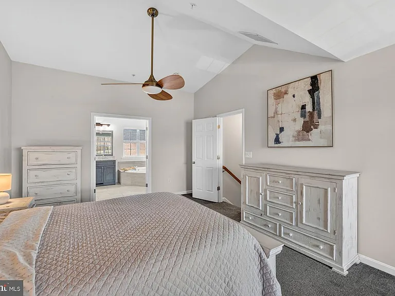 121 Polo Way — Photo 35
