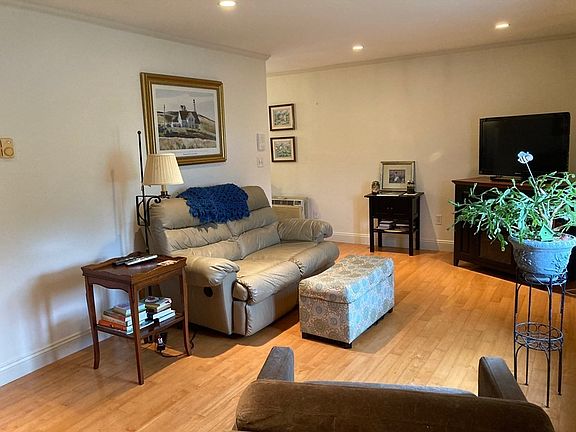 5th image of 33 Elmwood Park APT 2