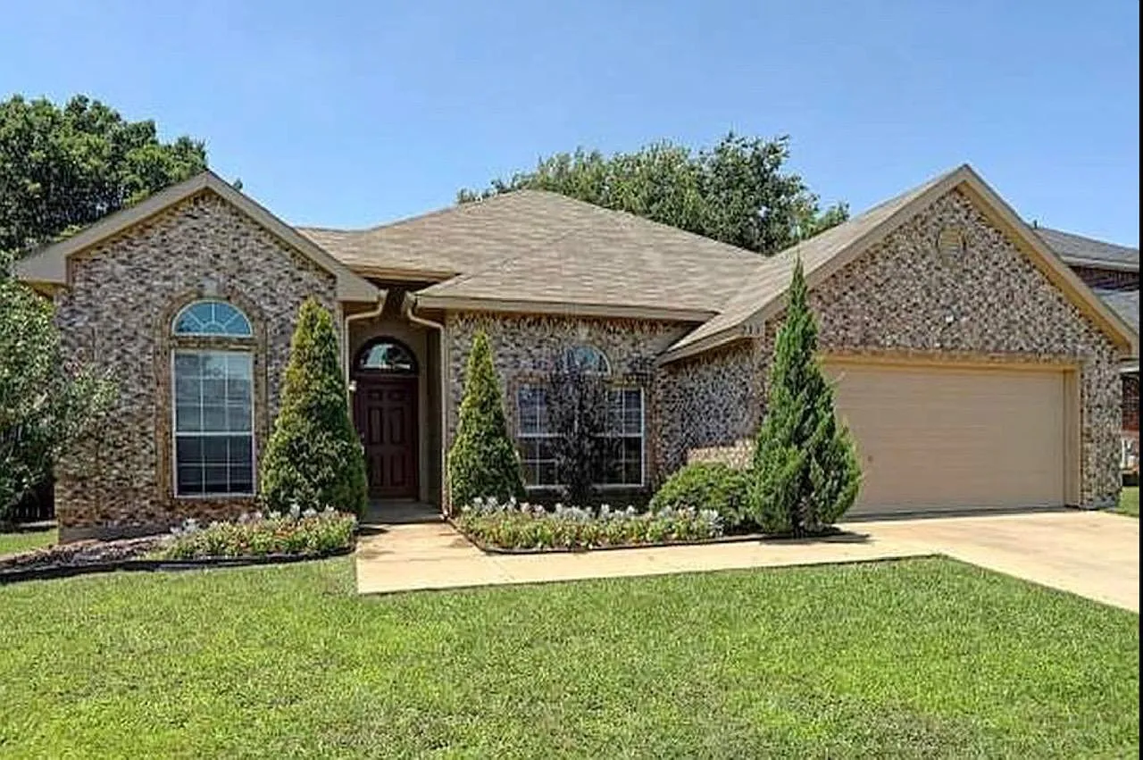 4 bed, 1477 sqft, $2,200 — Photo 1