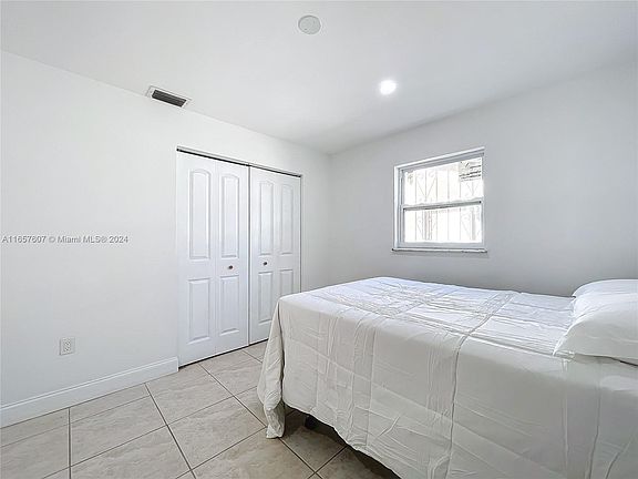 3rd image of 8218 Southampton Dr