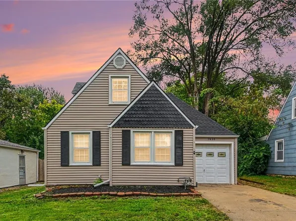 7826 Summit St, Kansas City, MO 64114