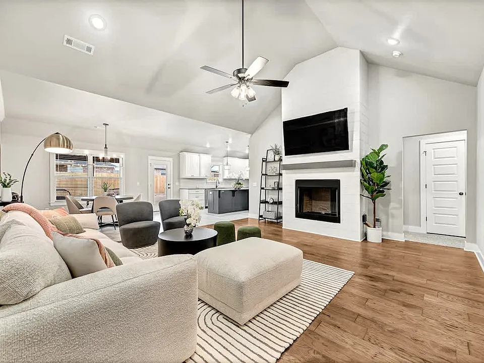 951 Sugar Pine St #ID1520938P