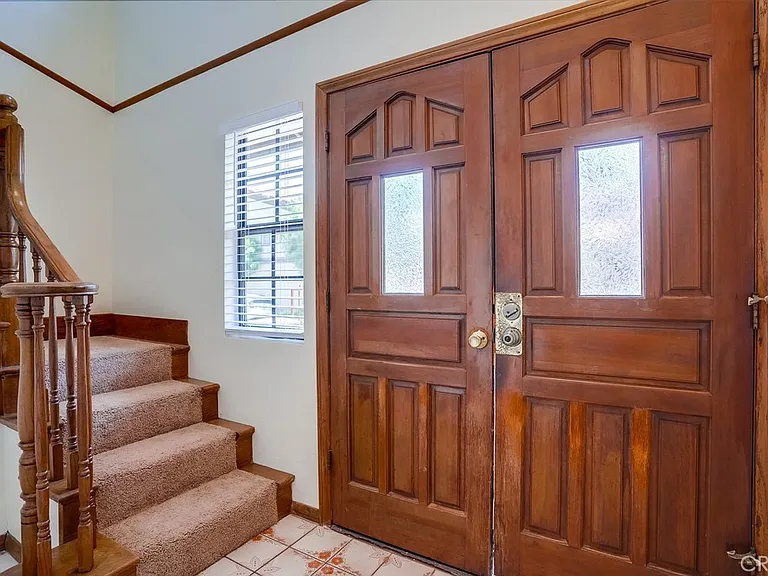 1307 Mackay Ln — Photo 8