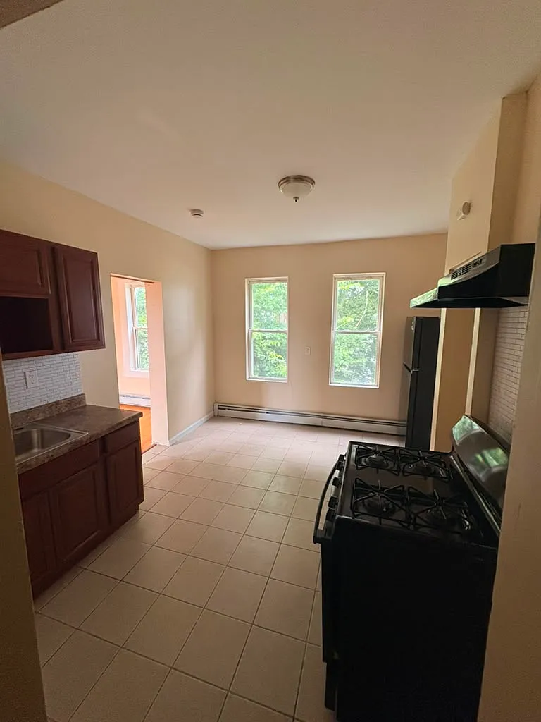 1 bed, 900 sqft, $1,400 — Photo 2