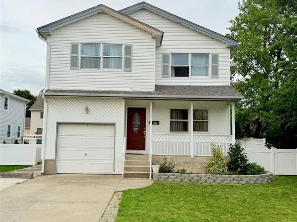 467 Scranton Avenue, Lynbrook, NY 11563