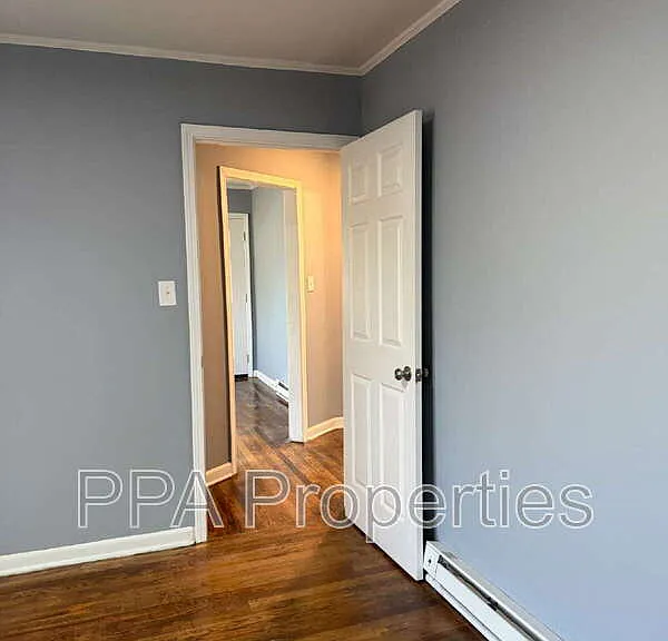 221 Willow Ave — Photo 9