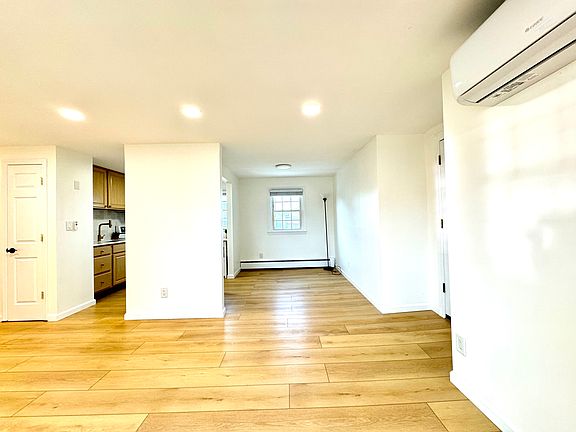 3rd image of 859 Bowling Green Dr Floor 2