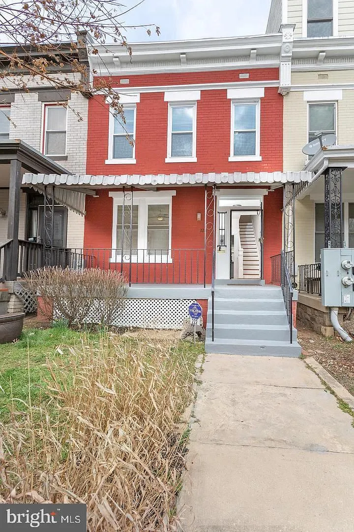 222 R St NE photo 1