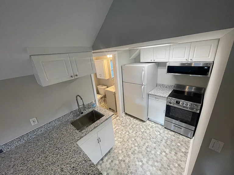 2984 Linwood Ave #3 — Photo 4