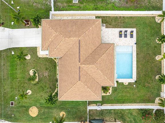 4th image of 423 NW 7th Pl