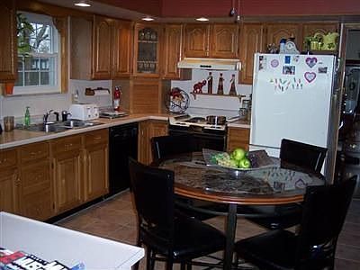 3rd image of 3808 Willow Creek Dr