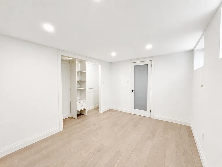 908 Fennell Ave E — Photo 8